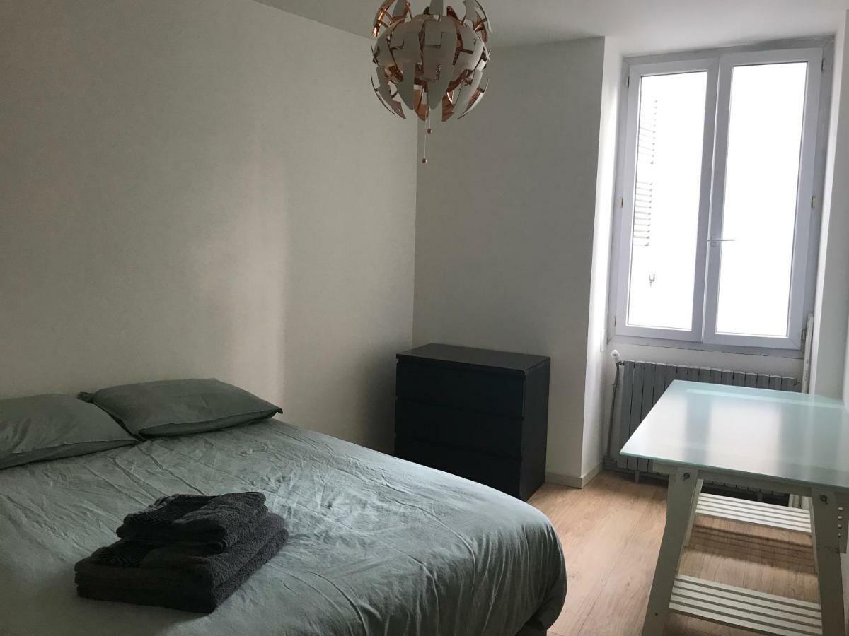 Appartement Avec 3 Chambres Au Centre De Pau Esterno foto